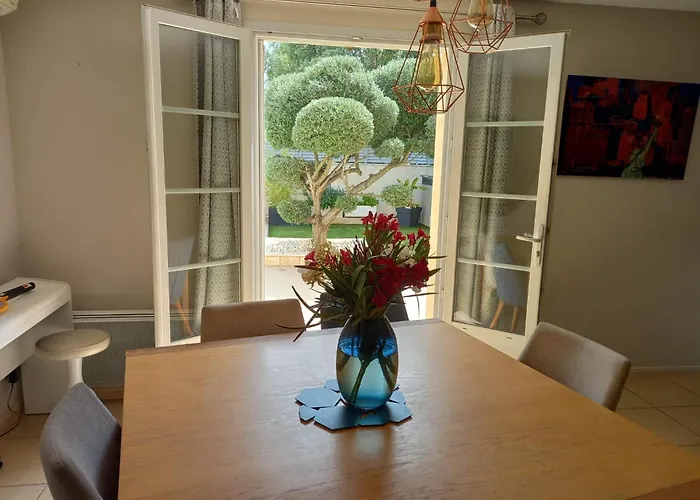 Maison Avec Beaucoup De Caracteres * Bages (Aude)