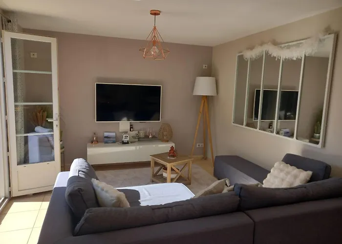 Villa Maison Avec Beaucoup De Caracteres Bages (Aude)